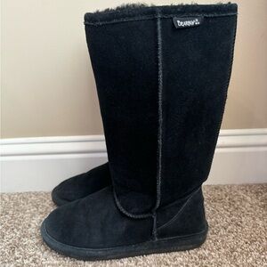 Bearpaw boots. Women’s 9. Great condition. Worn a few times. Black.